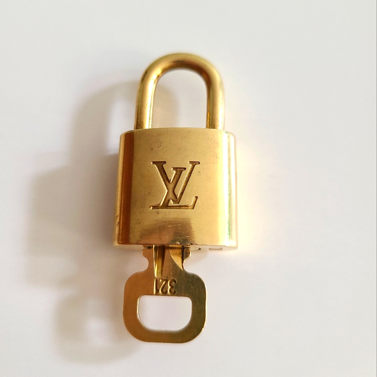 Louis Vuitton Lock 321